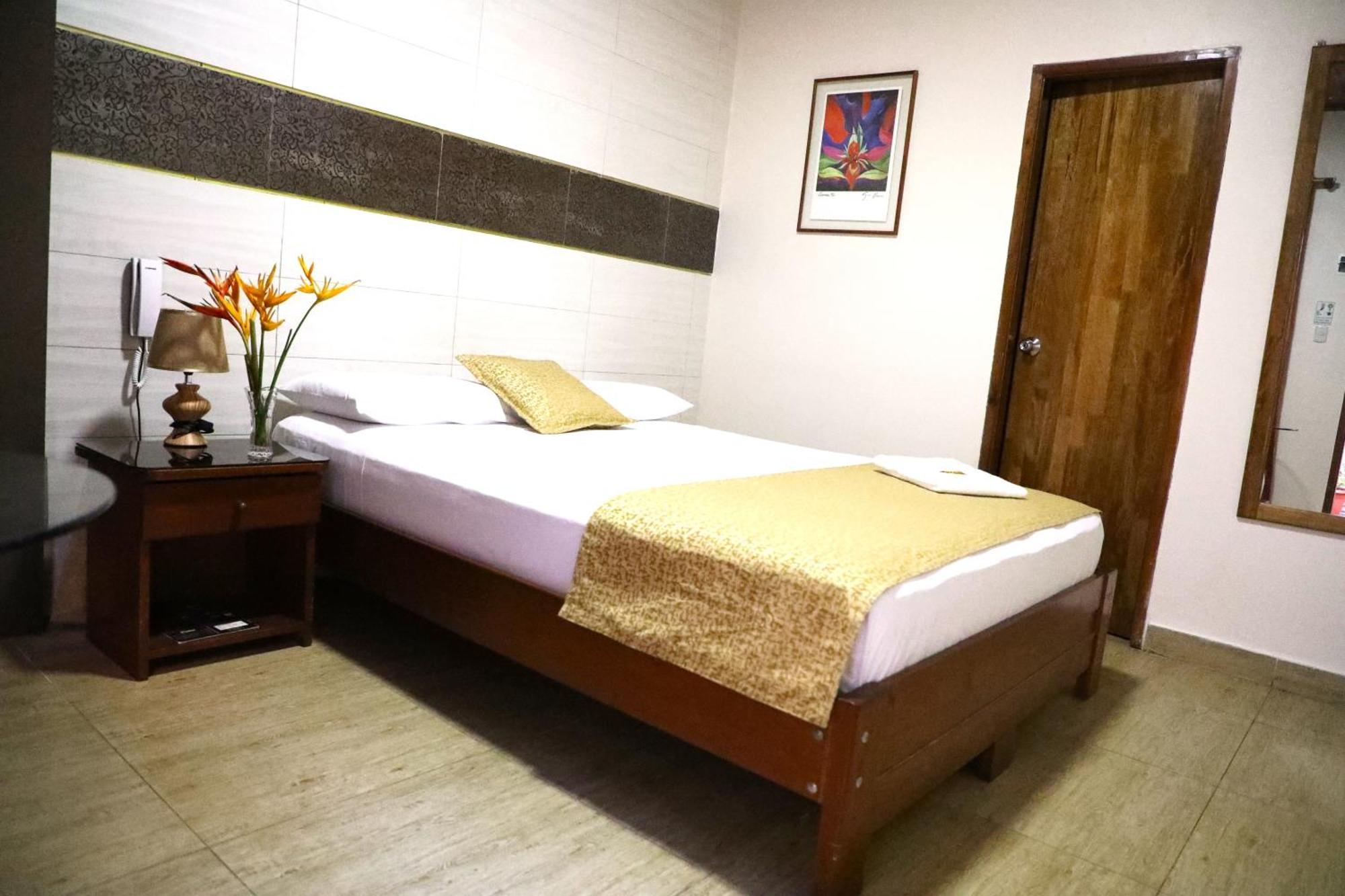Hostal Macambo Iquitos Eksteriør billede