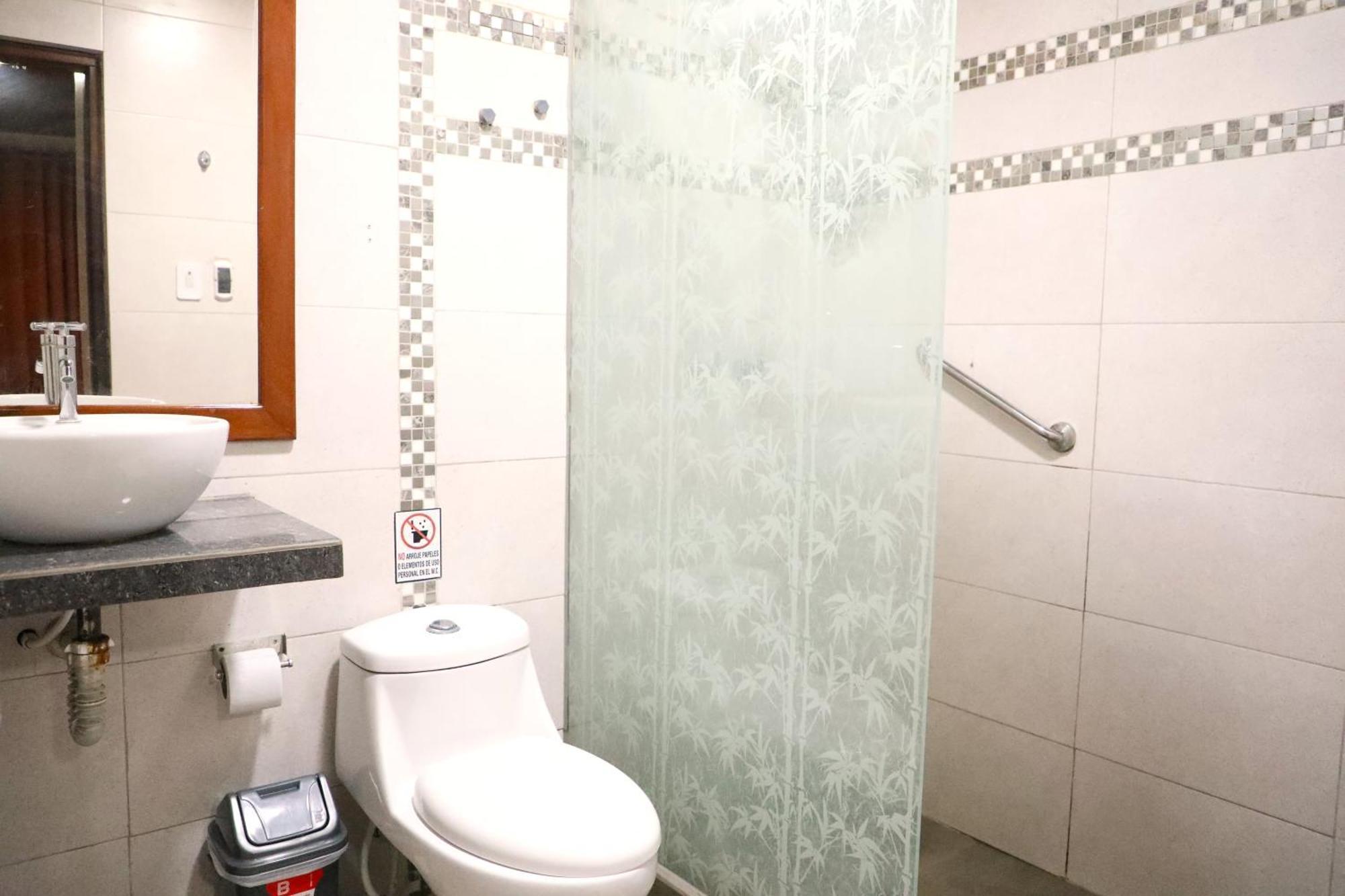 Hostal Macambo Iquitos Eksteriør billede